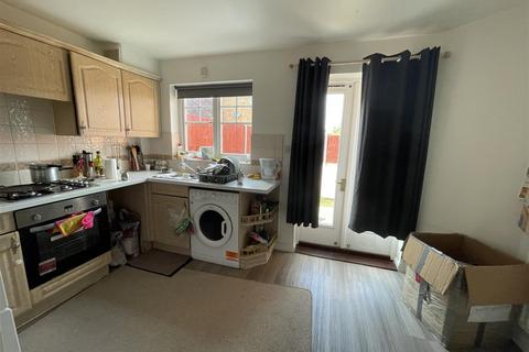 2 bedroom end of terrace house to rent, Gladstone Gardens, Hounslow TW3