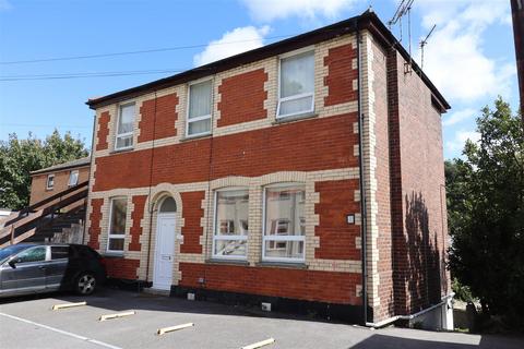 3 bedroom flat to rent, James Place, Truro