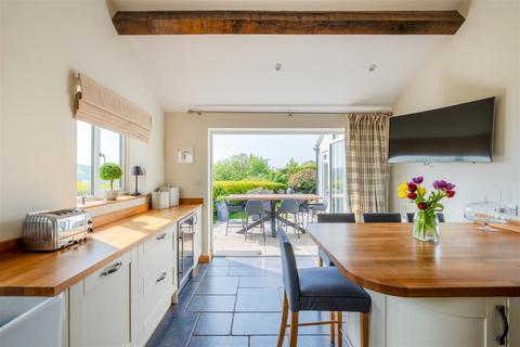3 bedroom cottage for sale, Beach Hill, Bitton