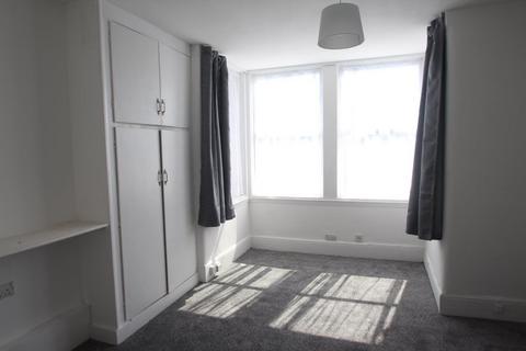 2 bedroom flat to rent, Kensington Gardens Ilford