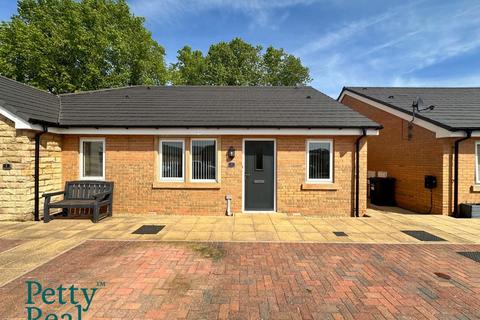 2 bedroom semi-detached bungalow for sale, Oak Mill Drive, Colne