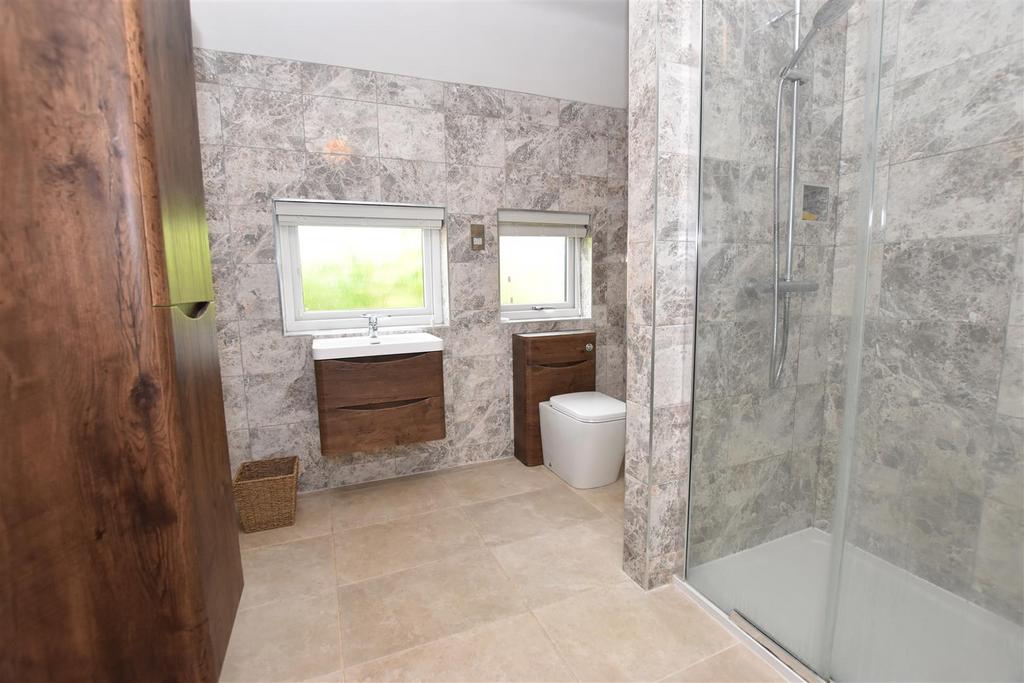 Shower Room.JPG