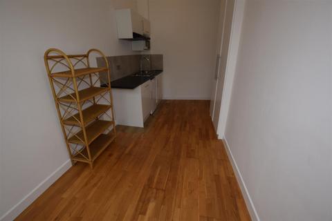 Studio to rent, Muswell Hill