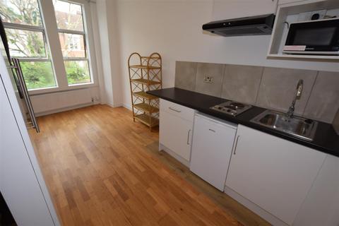 Studio to rent, Muswell Hill