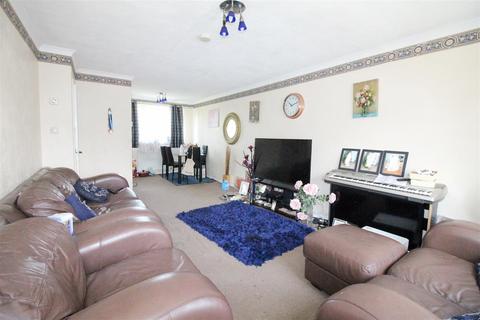 3 bedroom flat for sale, Ashdown Drive, Borehamwood