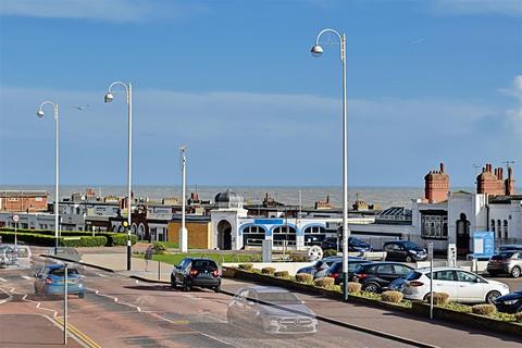 2 bedroom flat for sale, Marina, Bexhill-On-Sea
