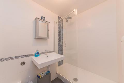 2 bedroom flat for sale, Simms Gardens, London