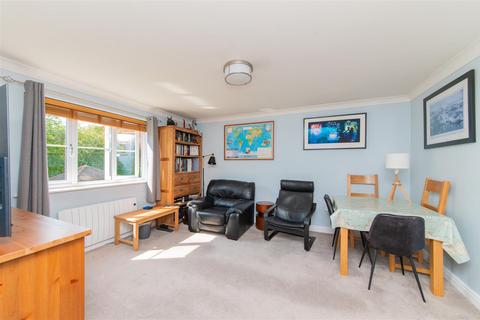 12 Simms Gardens, London, N2 8HT