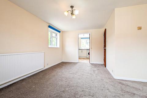 2 bedroom flat to rent, Dellfield, Wadesmill, Ware