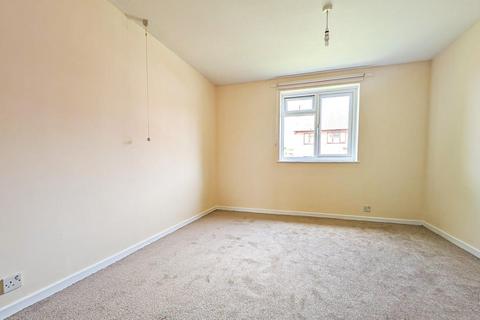 2 bedroom flat to rent, Dellfield, Wadesmill, Ware