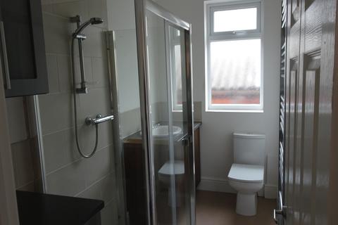 1 bedroom flat to rent, Lutterworth Road, Aylestone, Leicester, LE2