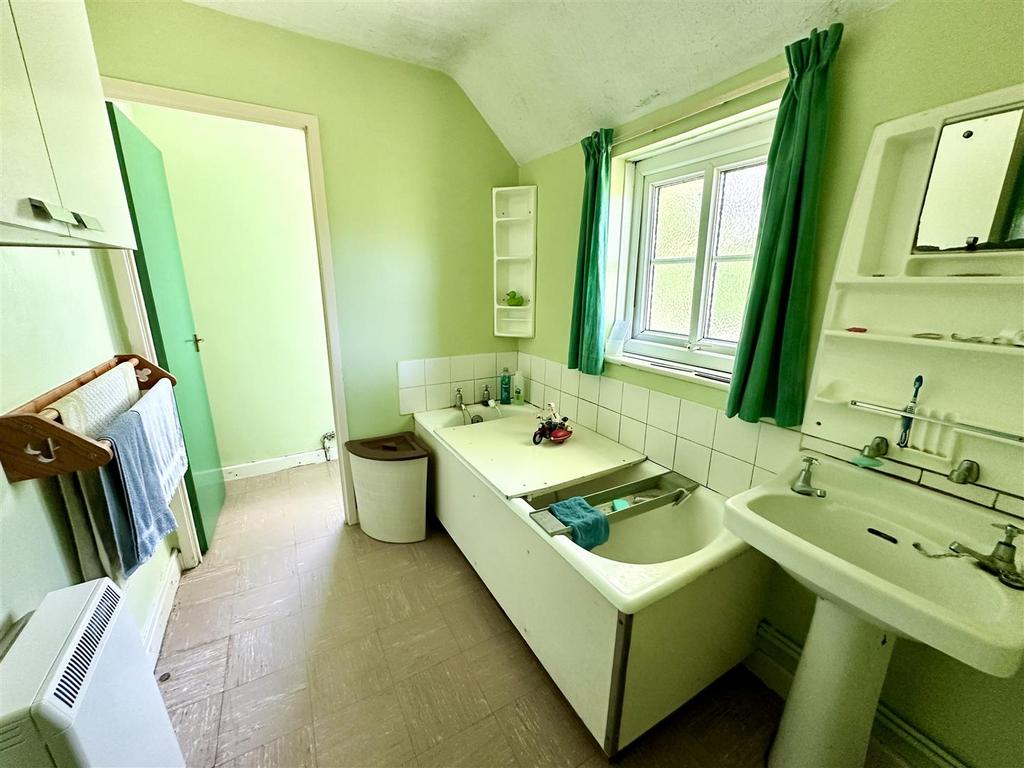 Bathroom.JPEG