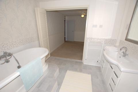 13 Dove Close, Hythe, CT21 6RB