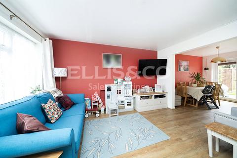 26 Rivington Crescent, London, NW7 2LE