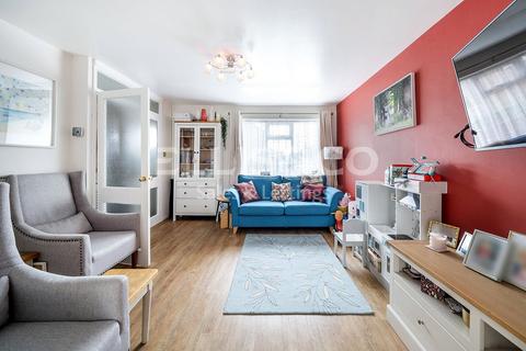 26 Rivington Crescent, London, NW7 2LE