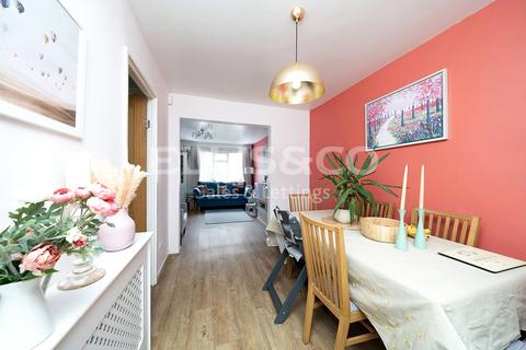 26 Rivington Crescent, London, NW7 2LE