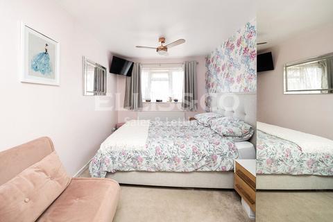 26 Rivington Crescent, London, NW7 2LE