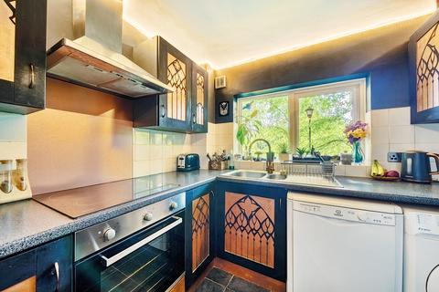 2 bedroom flat for sale, Meadside Park Drive, Woking, GU22