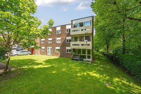 2 bedroom flat for sale, Meadside Park Drive, Woking, GU22