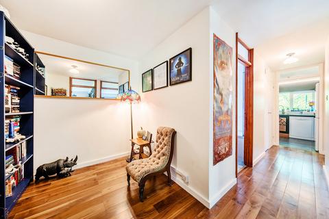 2 bedroom flat for sale, Meadside Park Drive, Woking, GU22