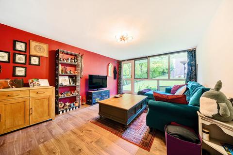 2 bedroom flat for sale, Meadside Park Drive, Woking, GU22