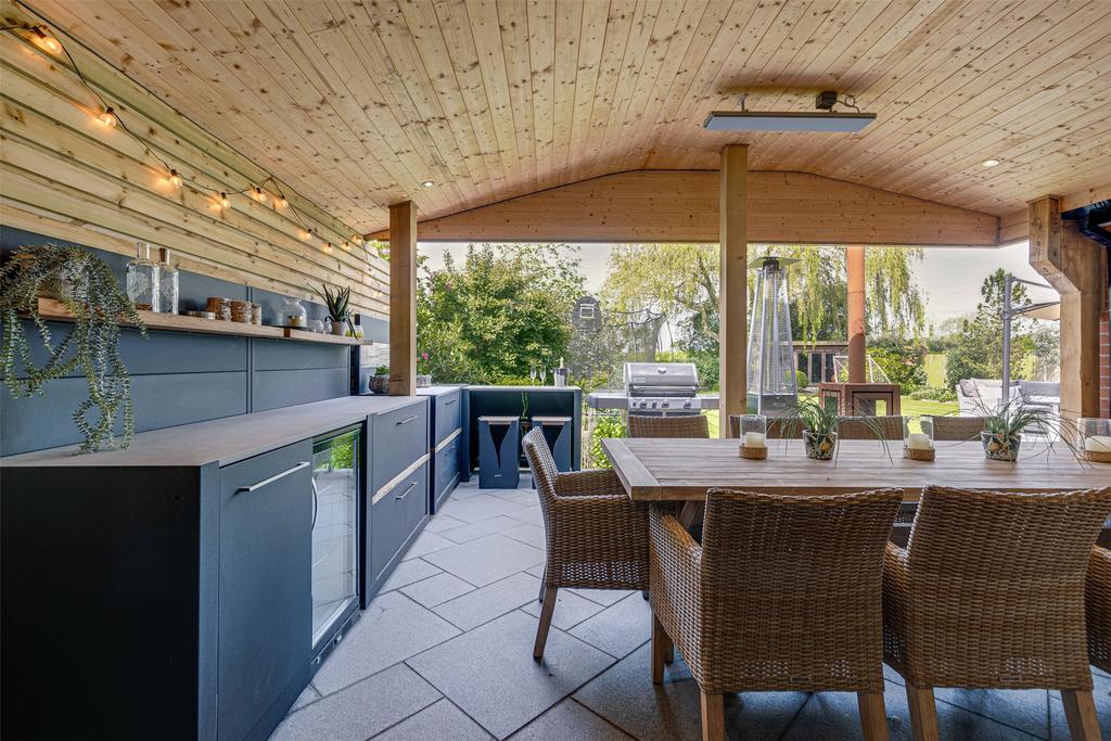 Outdoor Kitchen
