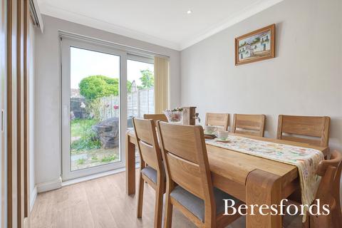 3 bedroom terraced house for sale, Honeysuckle Path, Chelmsford, CM1