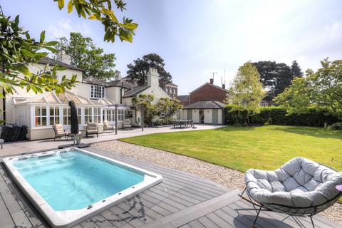 4 bedroom detached house for sale, Church Street, Great Baddow, CM2