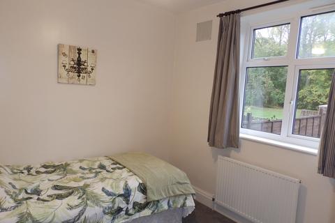 2 bedroom flat to rent, Westcombe Avenue, Leeds, West Yorkshire, UK, LS8