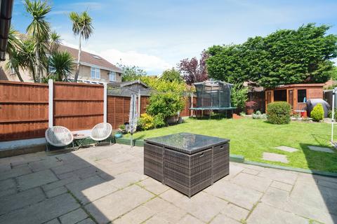 4 bedroom detached house for sale, Winchester Close, Leigh-on-sea, SS9