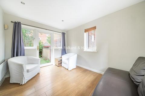 2 bedroom house to rent, Middleton Drive Surrey Quays SE16
