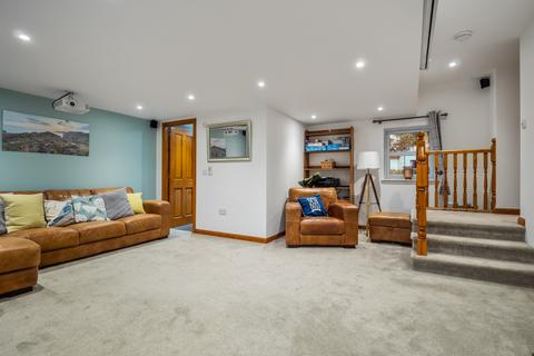 Damson Bank, 20 Culteuchar Road, Forgandenny, Perth, PH2 9QE