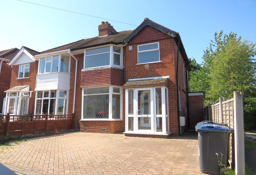 Sutton Coldfield, Sutton Coldfield B72 3 bed semidetached house to rent £1,300 pcm (£300 pw)