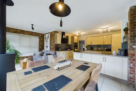 7 Farrows Pond, Goxhill, Barrow-upon-humber, DN19 7FB