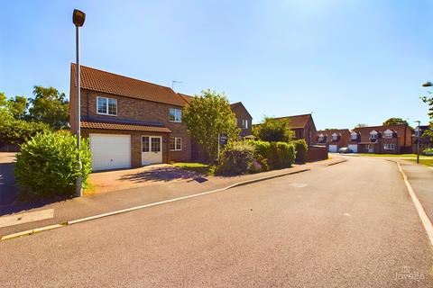 4 bedroom detached house for sale, Hallam Close , North Lincolnshire DN19