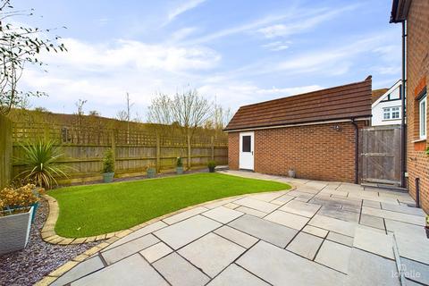 4 bedroom detached house for sale, Jubilee Place, North Lincolnshire DN18