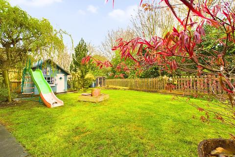 2 bedroom detached house for sale, The Close, North Lincolnshire DN19