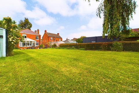 4 bedroom detached house for sale, Wold Road, North Lincolnshire DN19