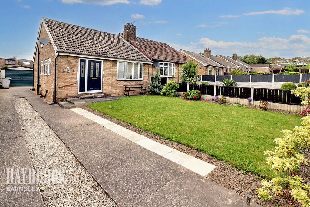 Crescent, Darfield 2 bed semidetached bungalow for sale £