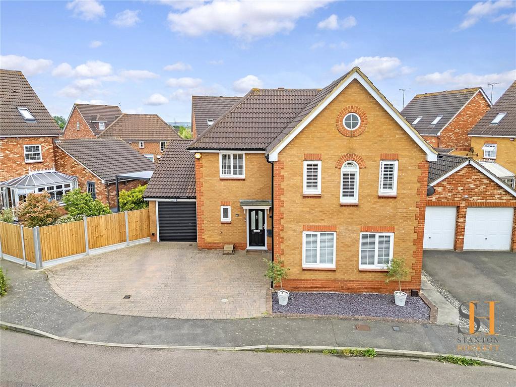 Farne Drive, Wickford, Essex, SS12 4 bed detached house for sale £575,000