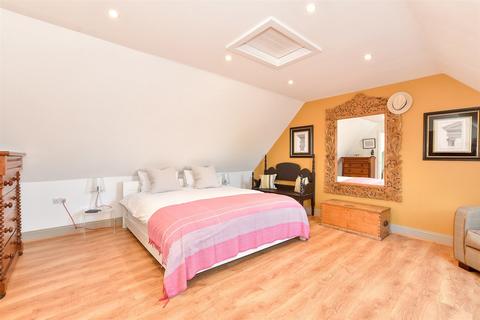 4 bedroom barn conversion for sale, Tonbridge Road, East Peckham, Tonbridge, Kent