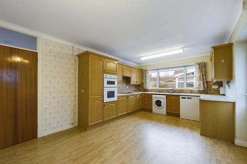 3 bedroom detached bungalow for sale, Briar Garth, Driffield YO25 6UL