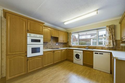 3 bedroom detached bungalow for sale, Briar Garth, Driffield YO25 6UL