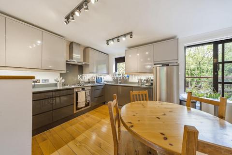 14 Plover Way, London, SE16 7TT