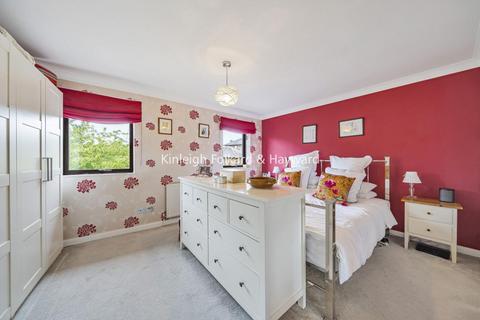 14 Plover Way, London, SE16 7TT