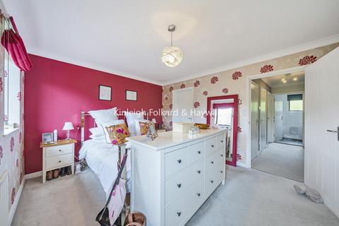 14 Plover Way, London, SE16 7TT
