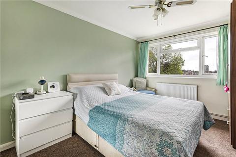 2 bedroom maisonette for sale, Catherine Drive, Sunbury-on-Thames, Surrey, TW16