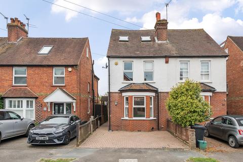 16 Copthorne Road, Leatherhead, KT22 7ED