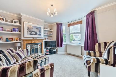 16 Copthorne Road, Leatherhead, KT22 7ED