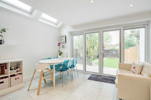 16 Copthorne Road, Leatherhead, KT22 7ED